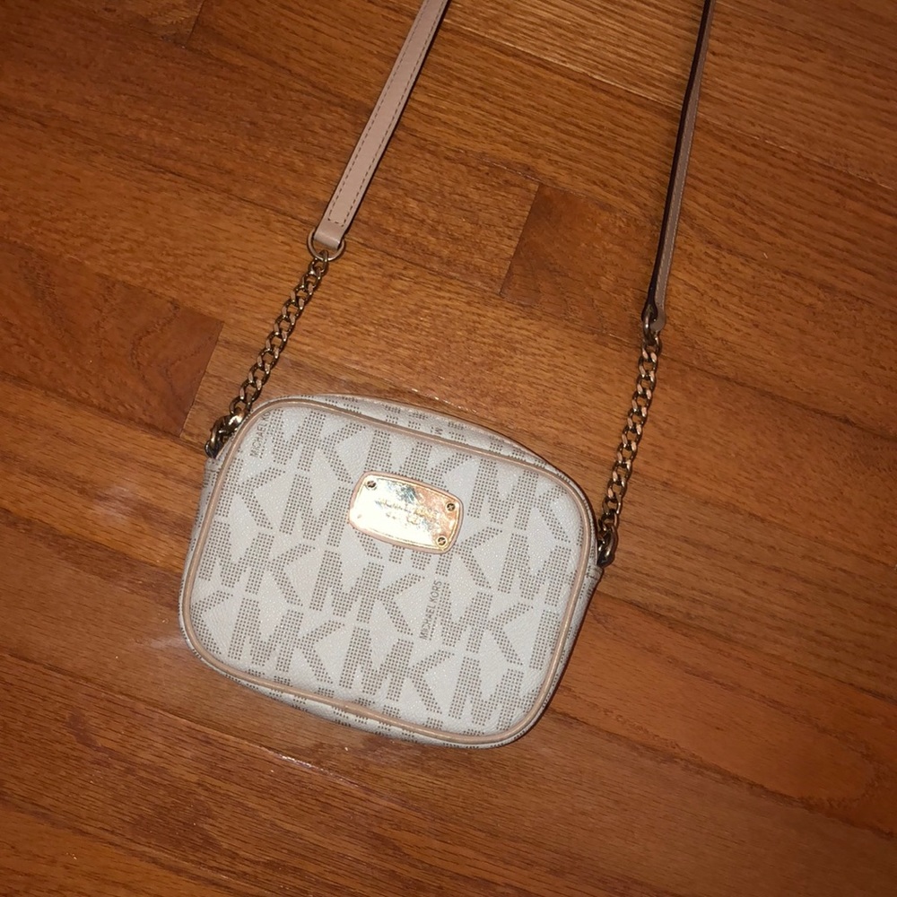 Micheal Kors crossbody bag